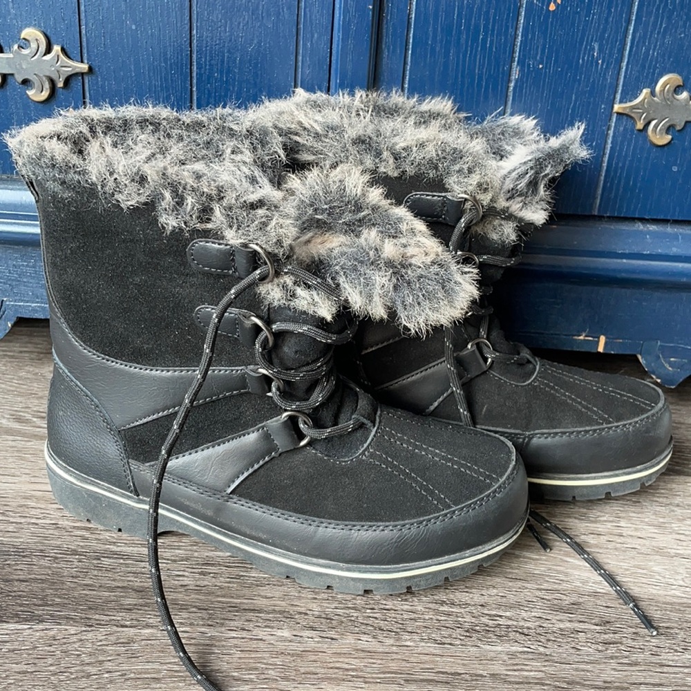 Black snow boots